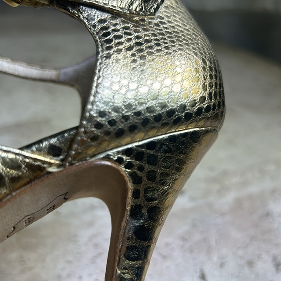 Michael Kors gold heeled sandals. Size 6. - Picture 10 of 10